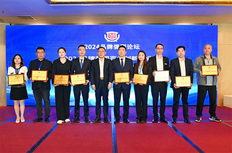 鑫源汽車榮膺十大領軍品牌，龔大興董事長獲評創新企業家