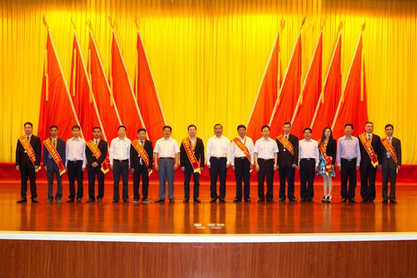 東方鑫源集團董事長龔大興當選涪陵區(qū)第三屆勞動模范